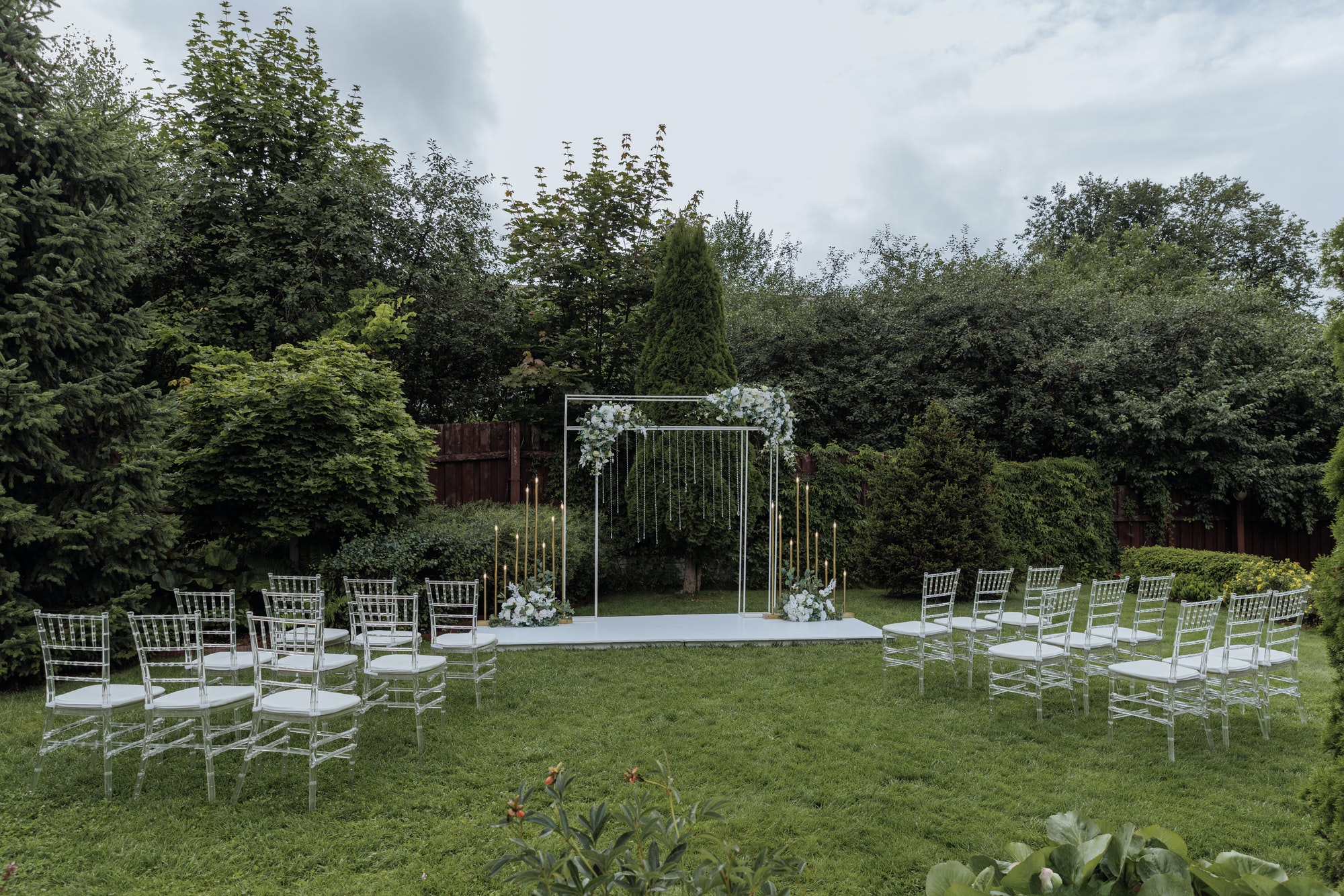 Event floral installation by VNV Deco Flowers