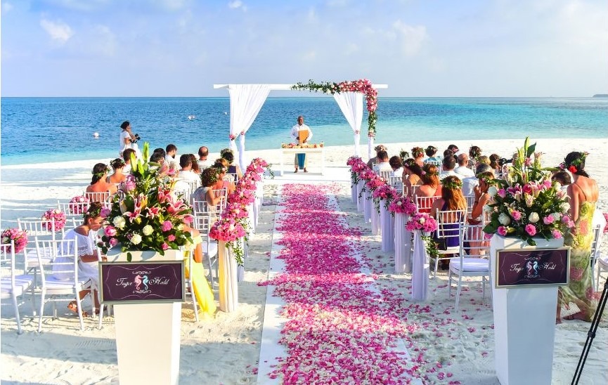 VNV Events: What to Wear to a Beach Wedding in 2024