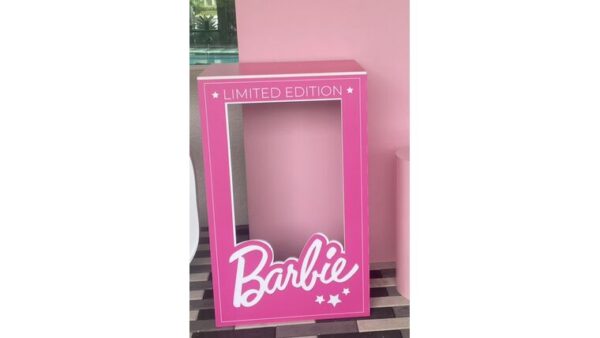 vnvevents: Barbie Box- 4ft