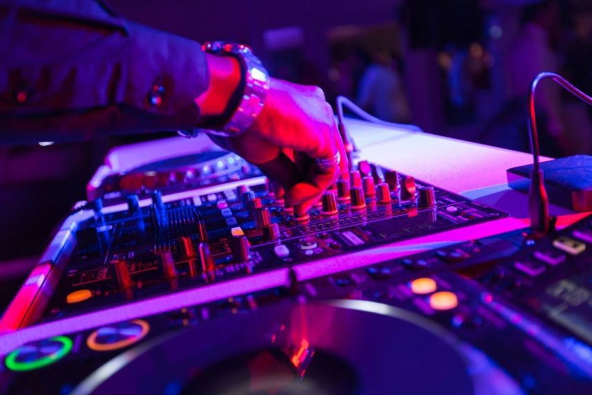 vnvevents: The Ultimate Guide to DJ Services for Events: Making Your Celebration Unforgettable