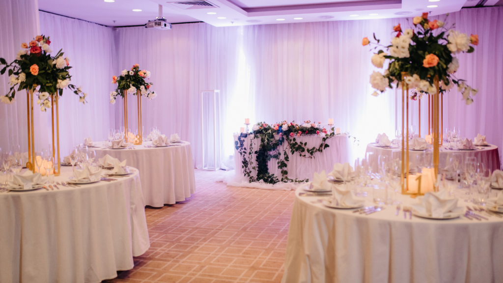 VNV Events: Chairs, Lights, Tables: Elements That Definitely Glam Up a Quince