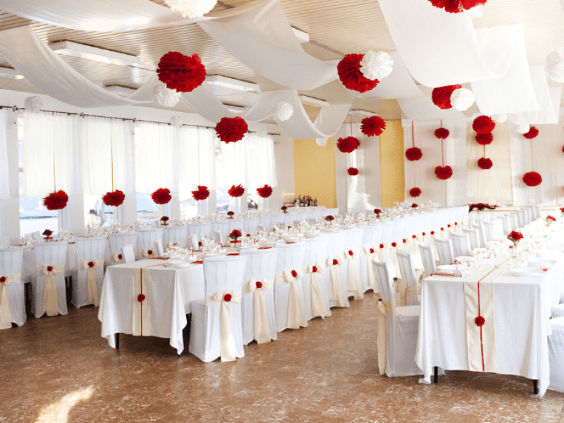 A stunning centerpiece with candles and fresh blooms on a table VNV events-One of the best ways to make your event decor stand out in Miami is to incorporate local elements.