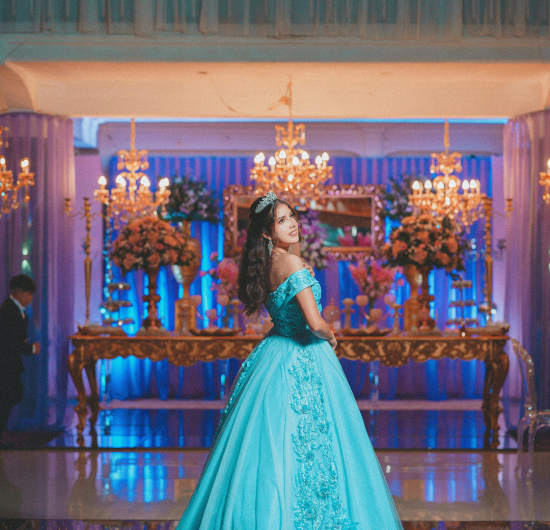 VNV Events: Chairs, Lights, Tables: Elements That Definitely Glam Up a Quince